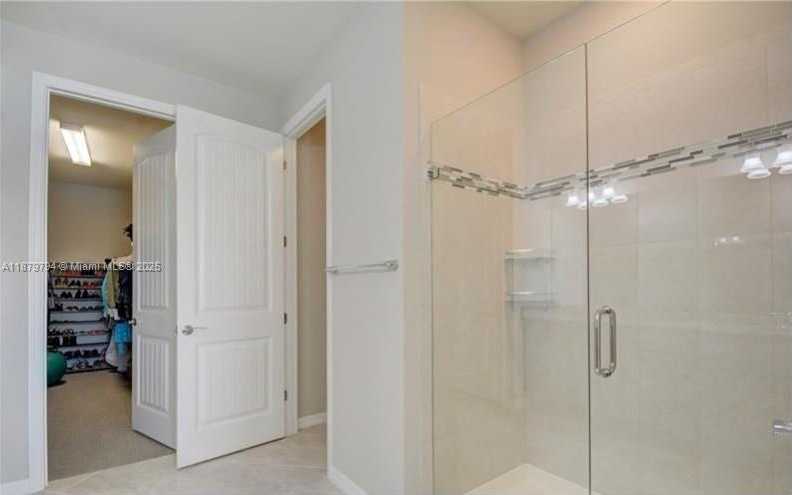 Small Image of 1422 SILK OAK DR, Hollywood Number 11
