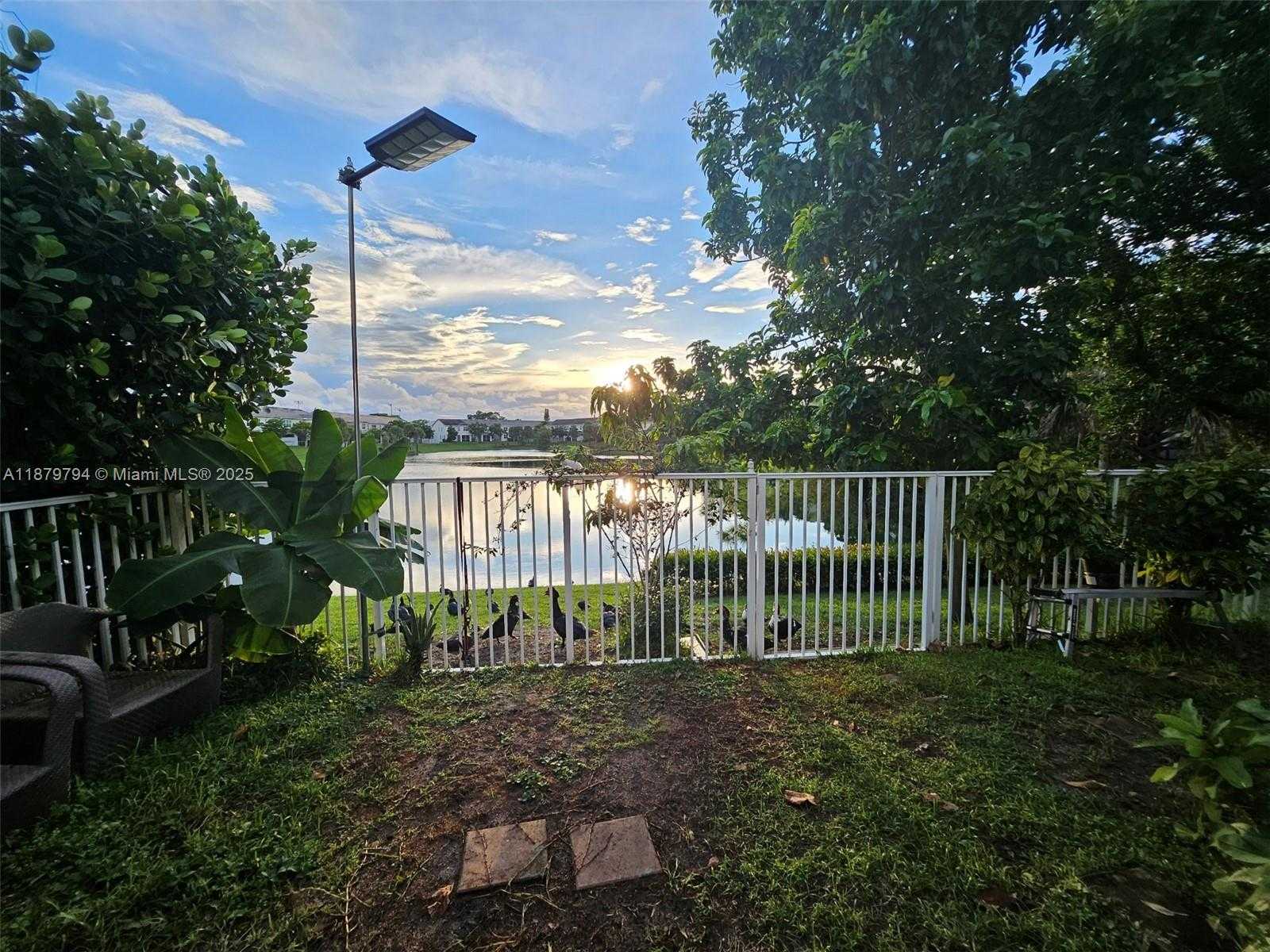 Small Image of 1422 SILK OAK DR, Hollywood Number 20