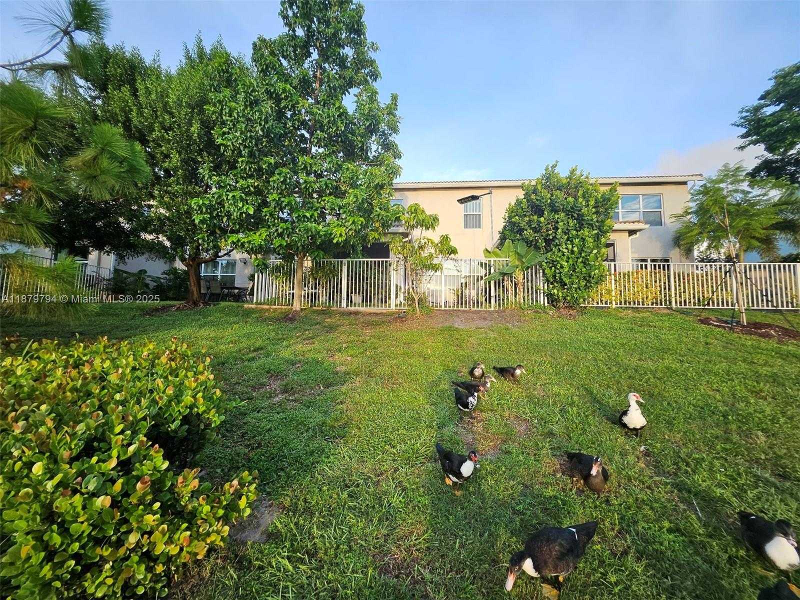 Small Image of 1422 SILK OAK DR, Hollywood Number 23