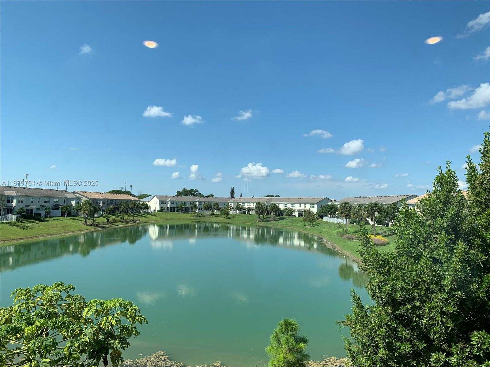 Small Image of 1422 SILK OAK DR, Hollywood Number 37