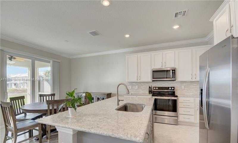 Small Image of 1422 SILK OAK DR, Hollywood Number 4