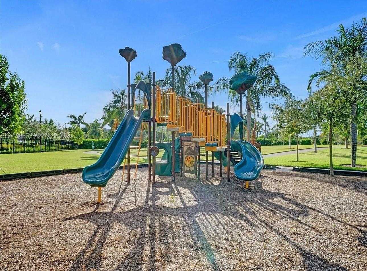 Small Image of 1422 SILK OAK DR, Hollywood Number 42
