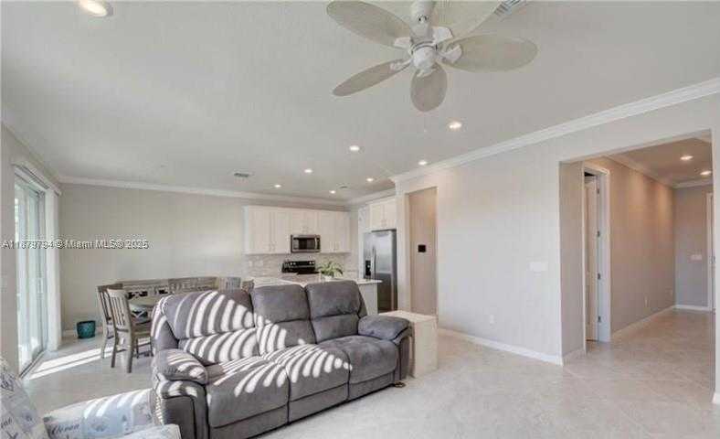 Small Image of 1422 SILK OAK DR, Hollywood Number 7
