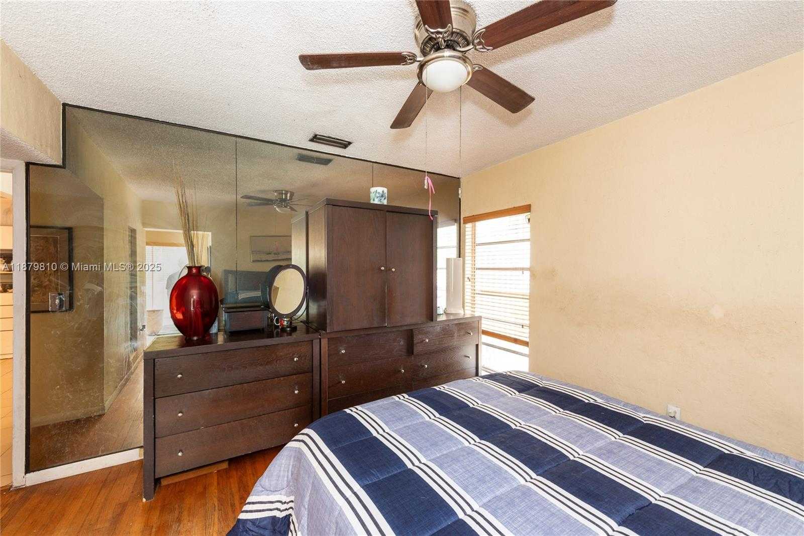 Small Image of 2920 SOUTH WEST 1ST AVE, Miami Number 11