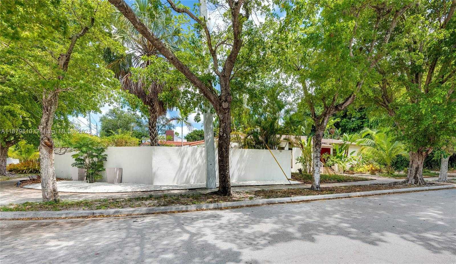 Small Image of 2920 SOUTH WEST 1ST AVE, Miami Number 2