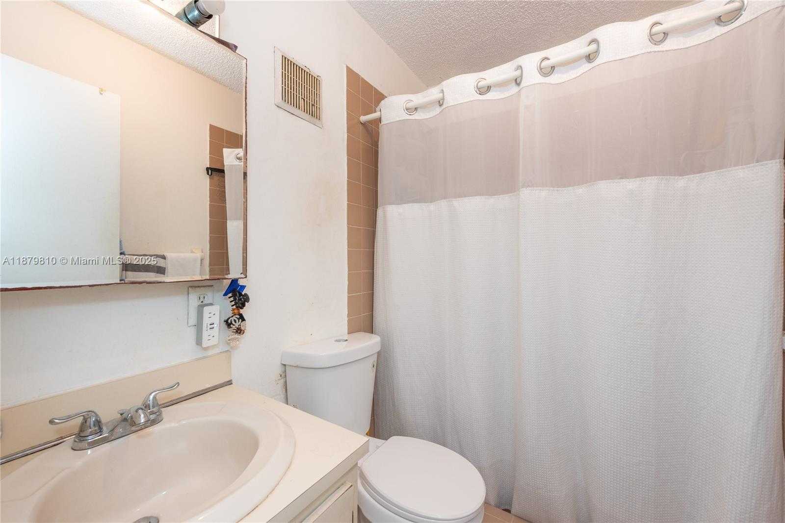 Small Image of 2920 SOUTH WEST 1ST AVE, Miami Number 20