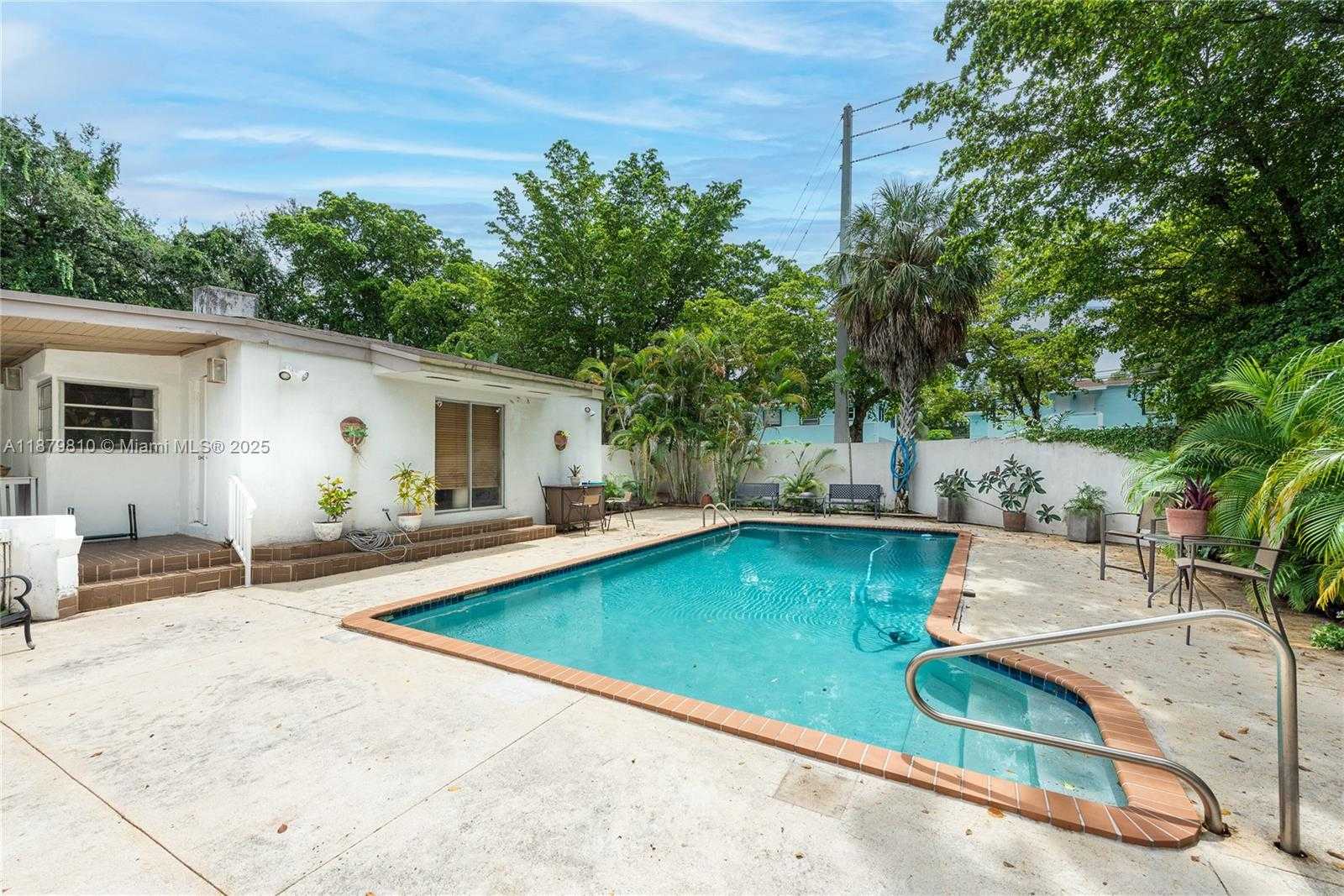Small Image of 2920 SOUTH WEST 1ST AVE, Miami Number 21
