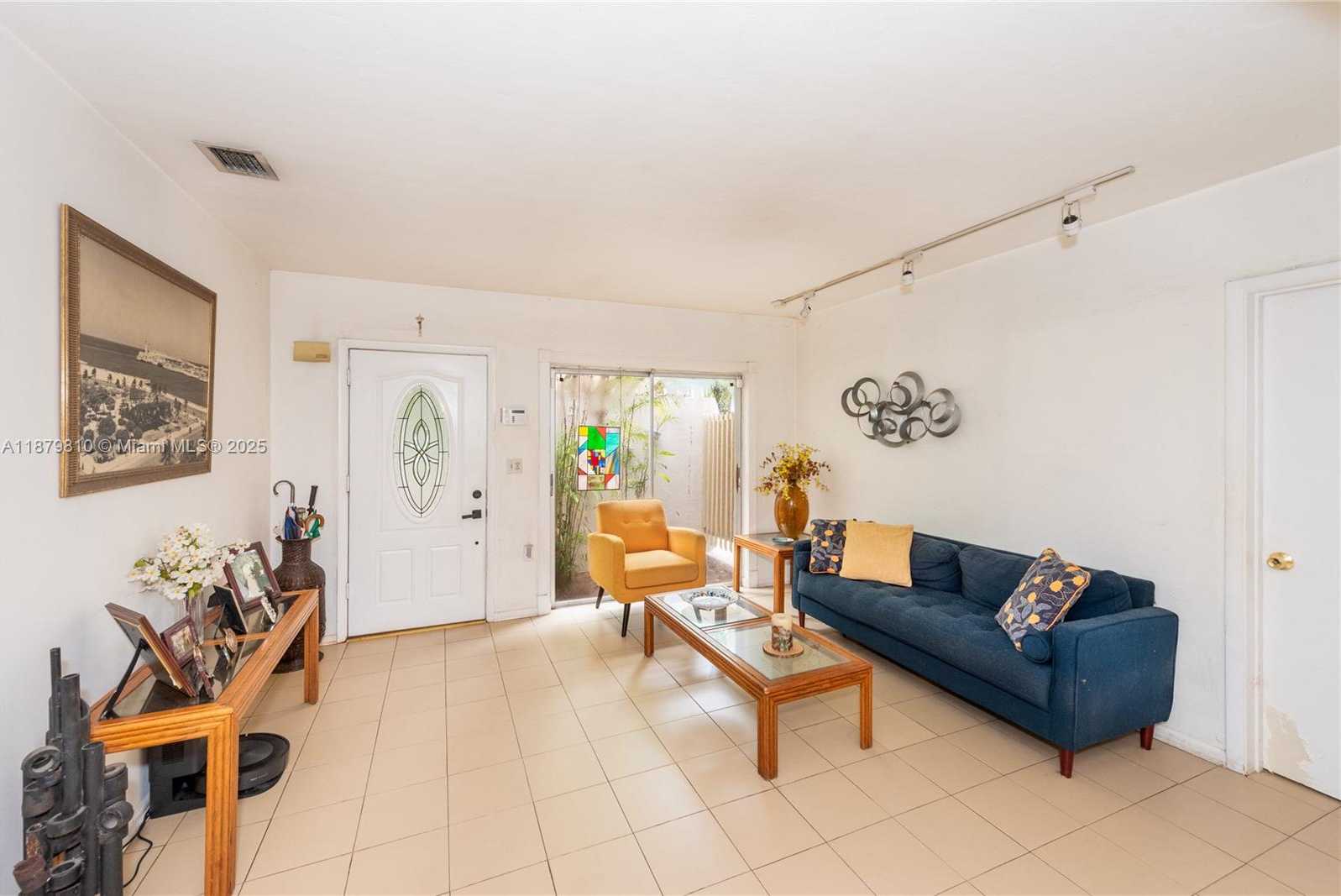Small Image of 2920 SOUTH WEST 1ST AVE, Miami Number 3