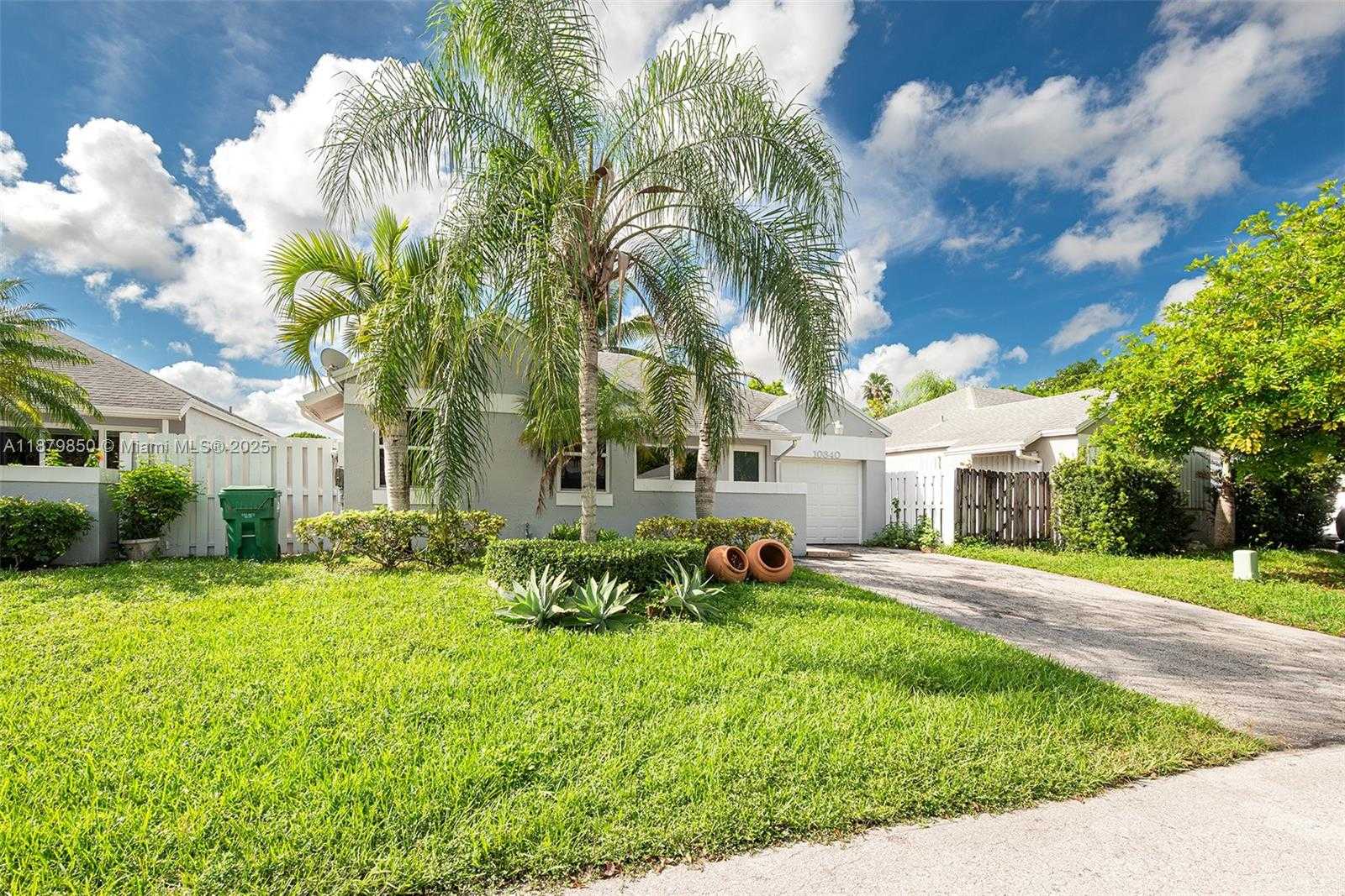 Small Image of 10340 SOUTH WEST 208TH LN, Cutler Bay Number 5