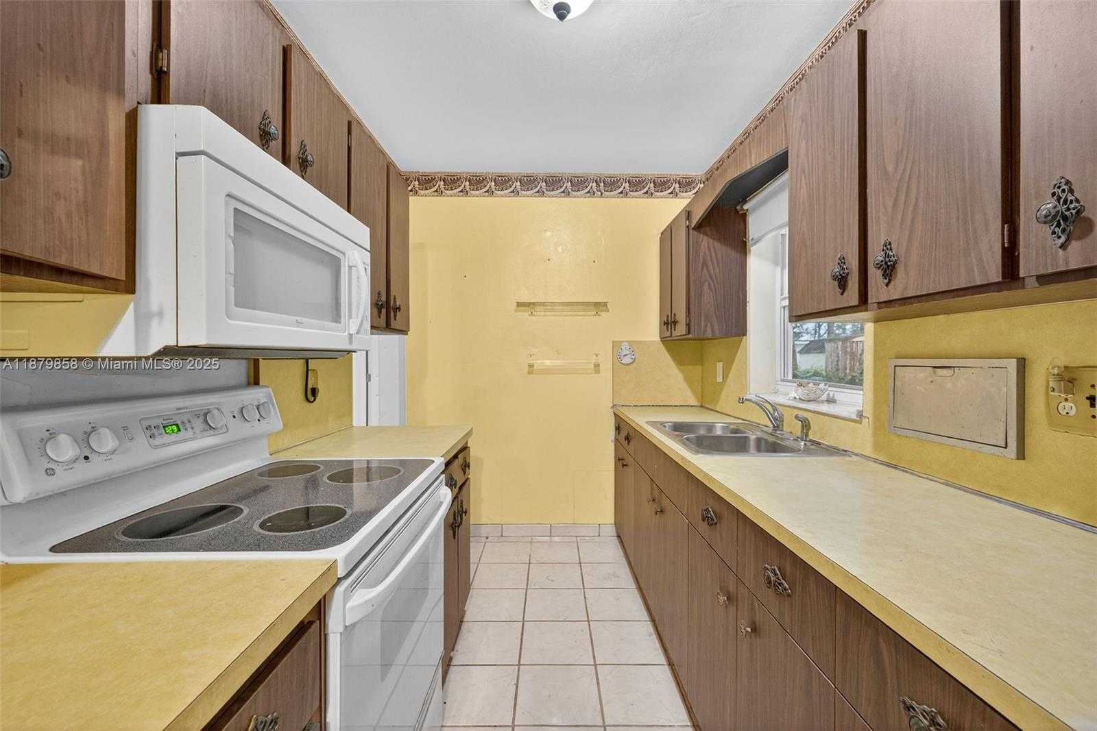 Small Image of 1460 NORTH EAST 173RD ST, North Miami Beach Number 11