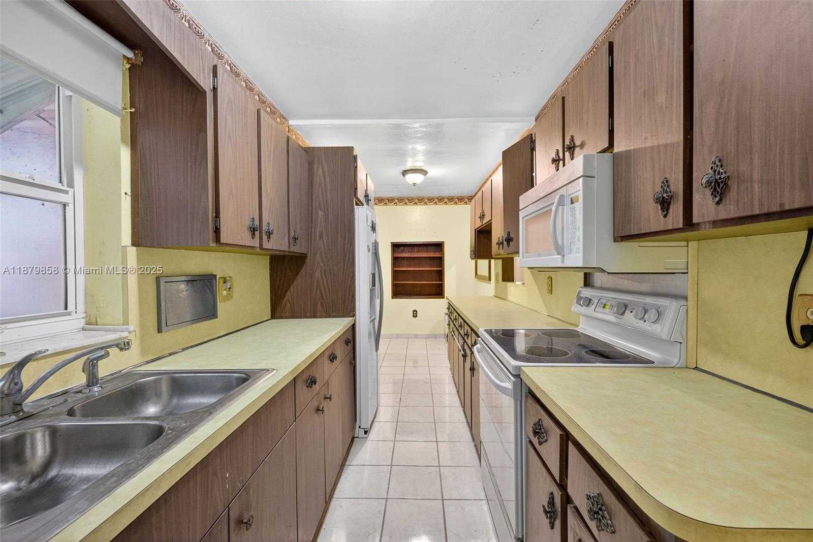 Small Image of 1460 NORTH EAST 173RD ST, North Miami Beach Number 12