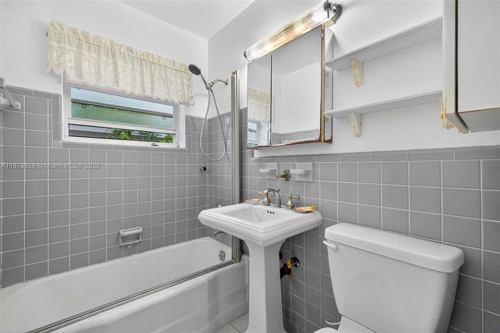Small Image of 1460 NORTH EAST 173RD ST, North Miami Beach Number 21