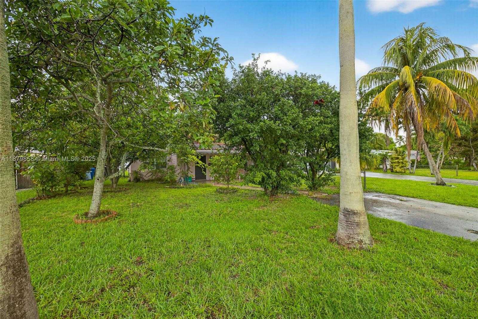 Small Image of 1460 NORTH EAST 173RD ST, North Miami Beach Number 27