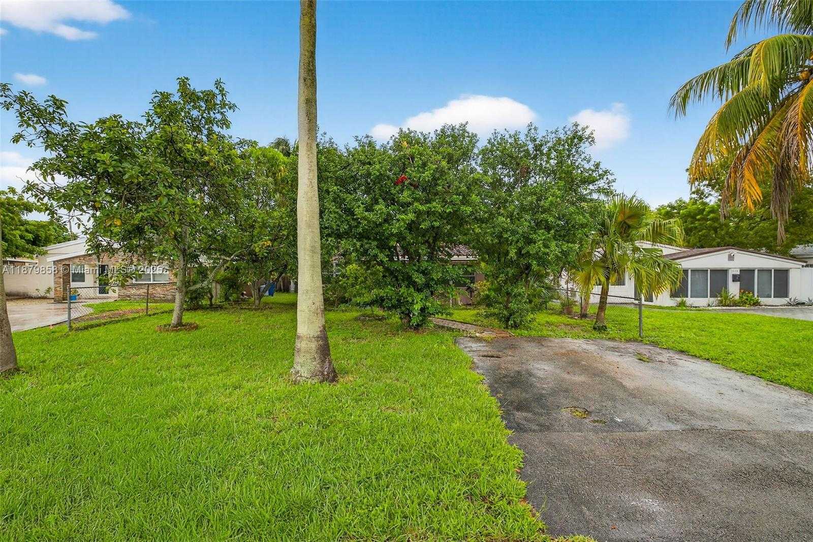 Small Image of 1460 NORTH EAST 173RD ST, North Miami Beach Number 29