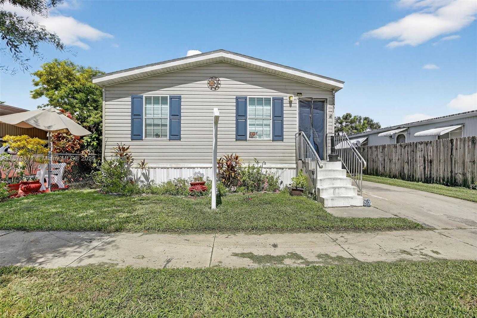 Small Image of 21651 NORTH WEST 3RD ST, Pembroke Pines Number 2