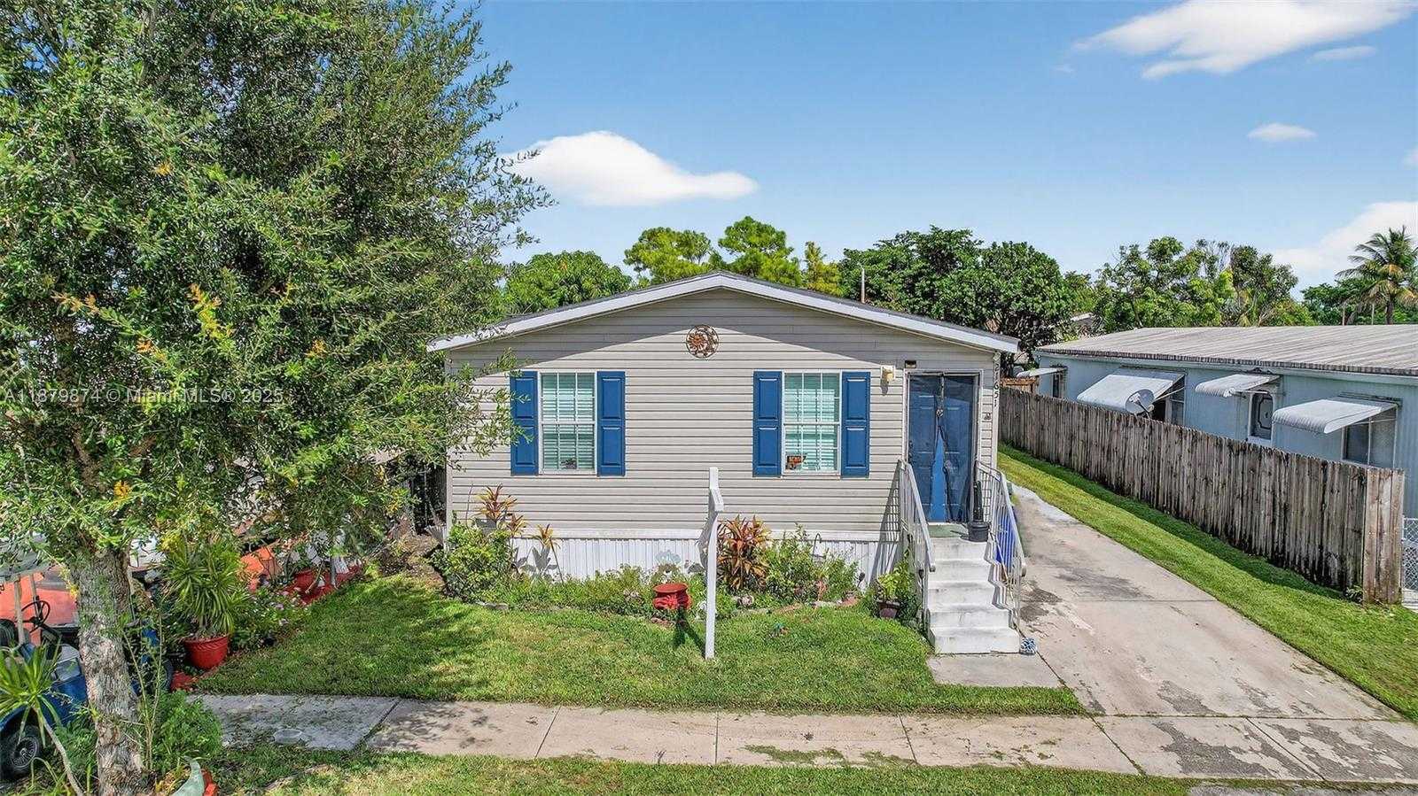Small Image of 21651 NORTH WEST 3RD ST, Pembroke Pines Number 24