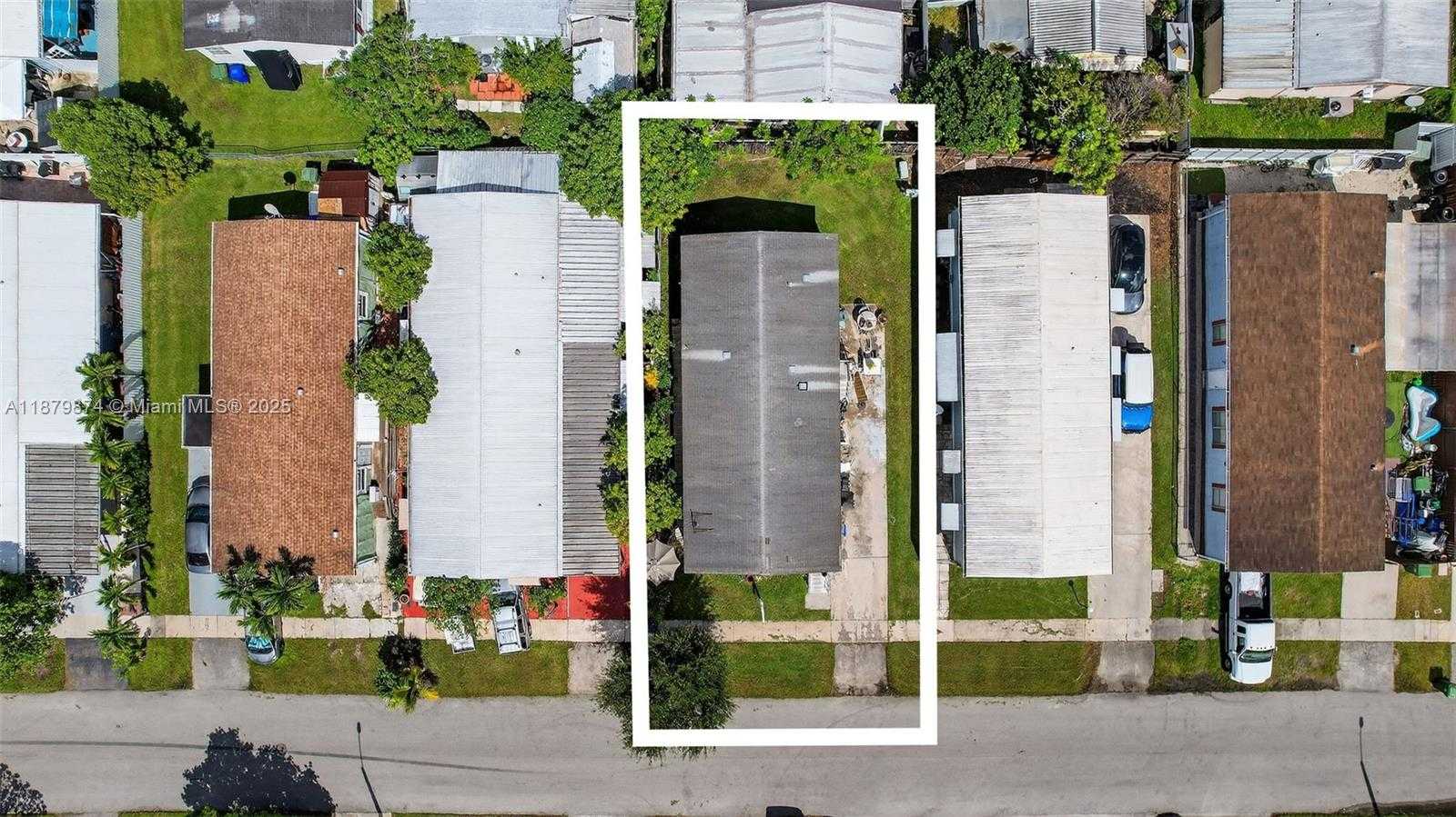 Small Image of 21651 NORTH WEST 3RD ST, Pembroke Pines Number 33