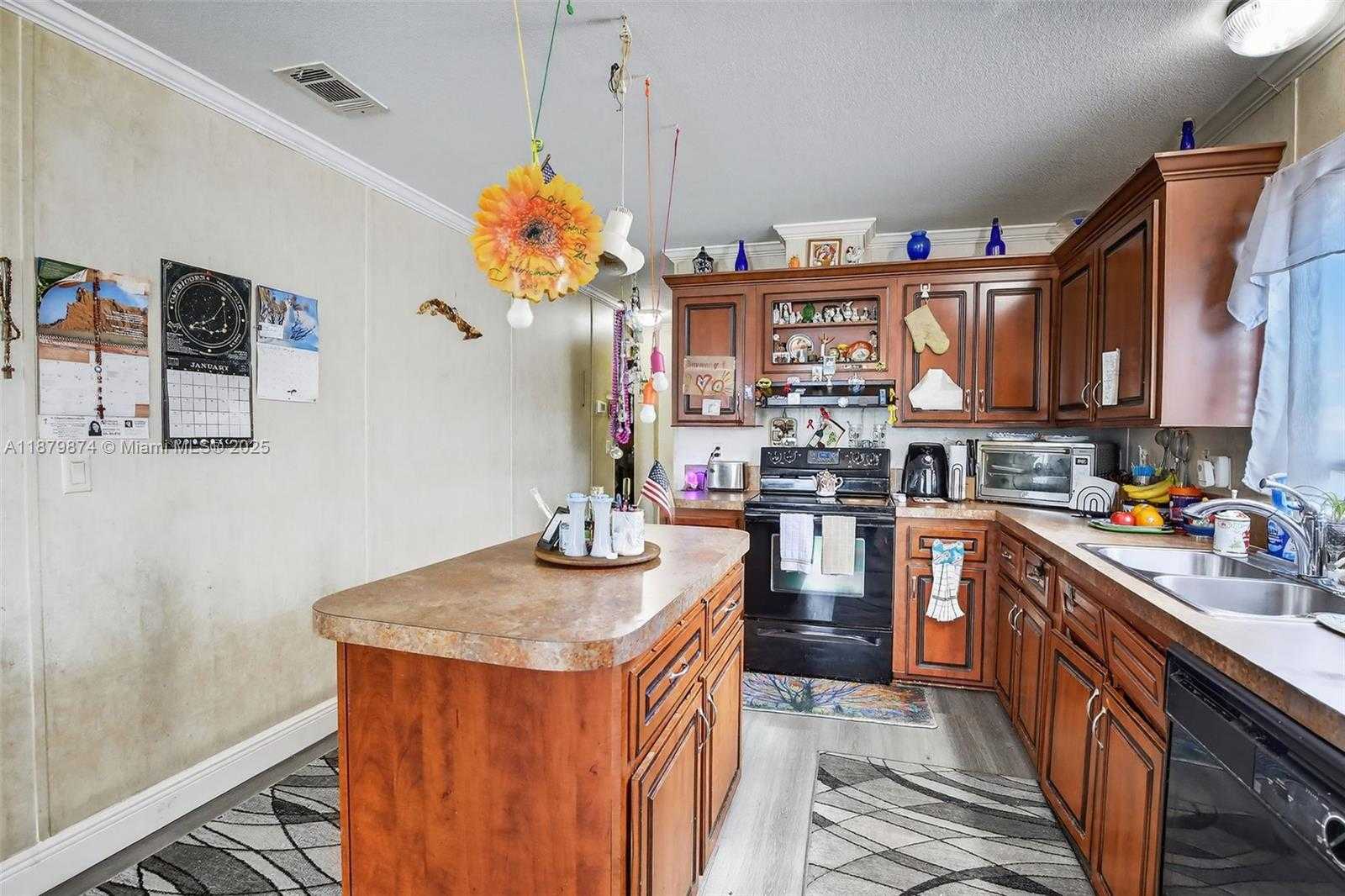 Small Image of 21651 NORTH WEST 3RD ST, Pembroke Pines Number 6
