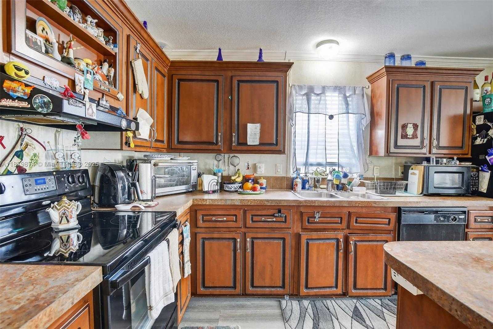 Small Image of 21651 NORTH WEST 3RD ST, Pembroke Pines Number 9