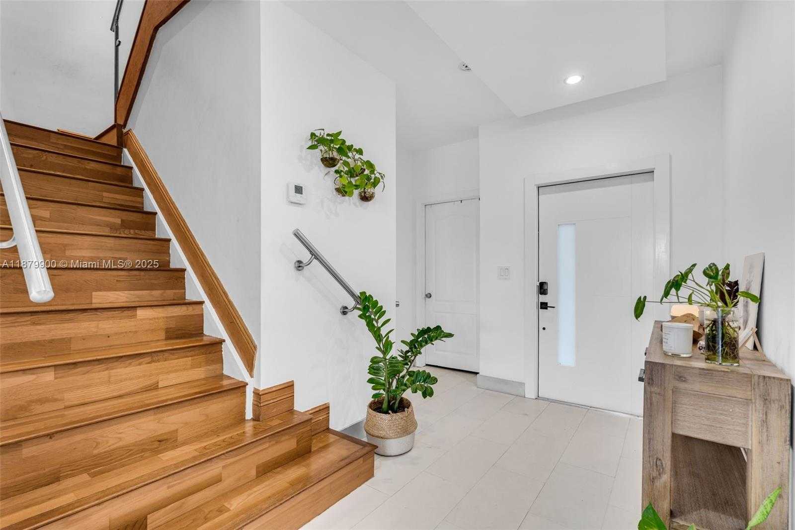 Small Image of 10940 NORTH WEST 67TH ST, Doral Number 14
