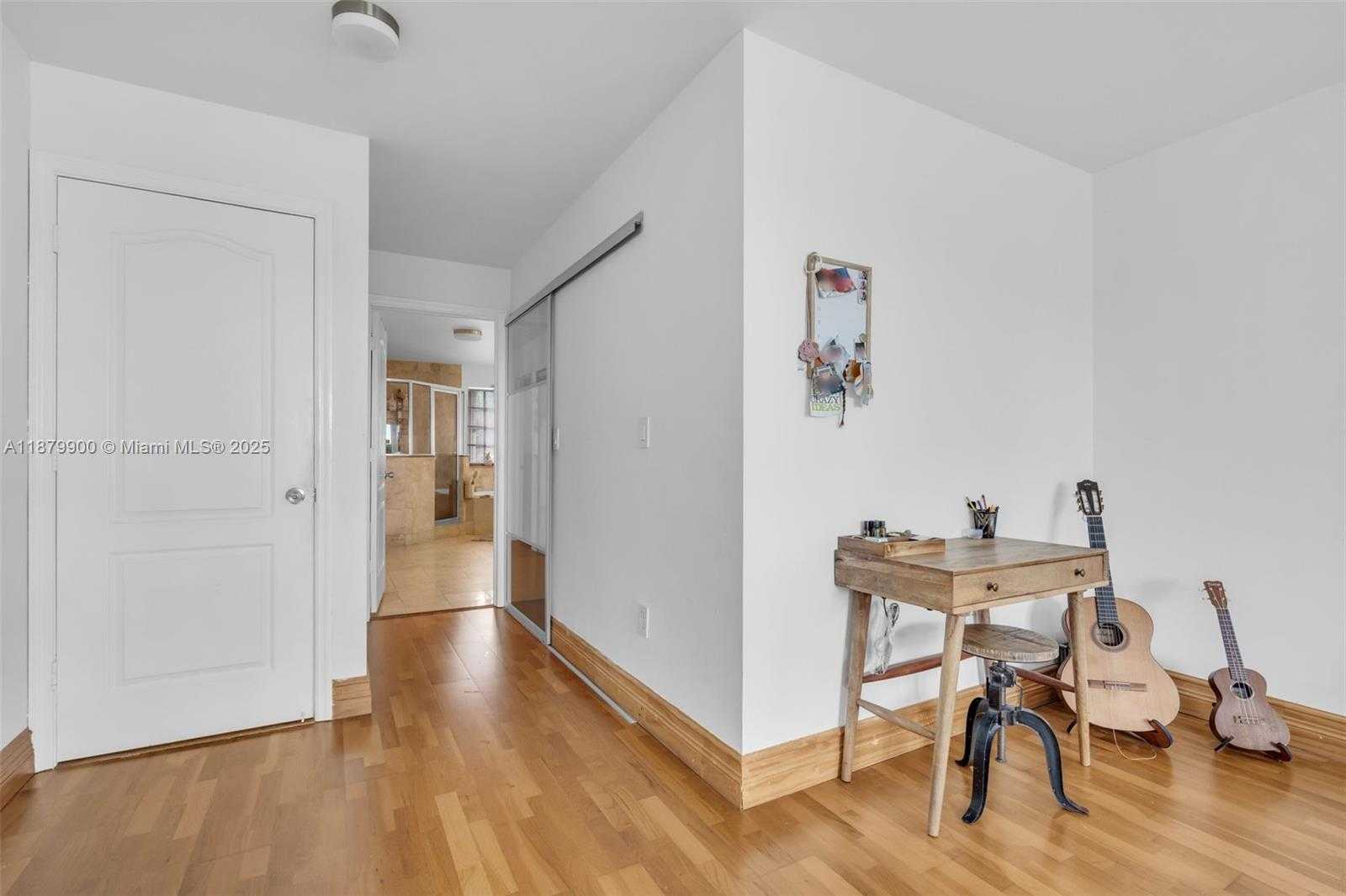 Small Image of 10940 NORTH WEST 67TH ST, Doral Number 19
