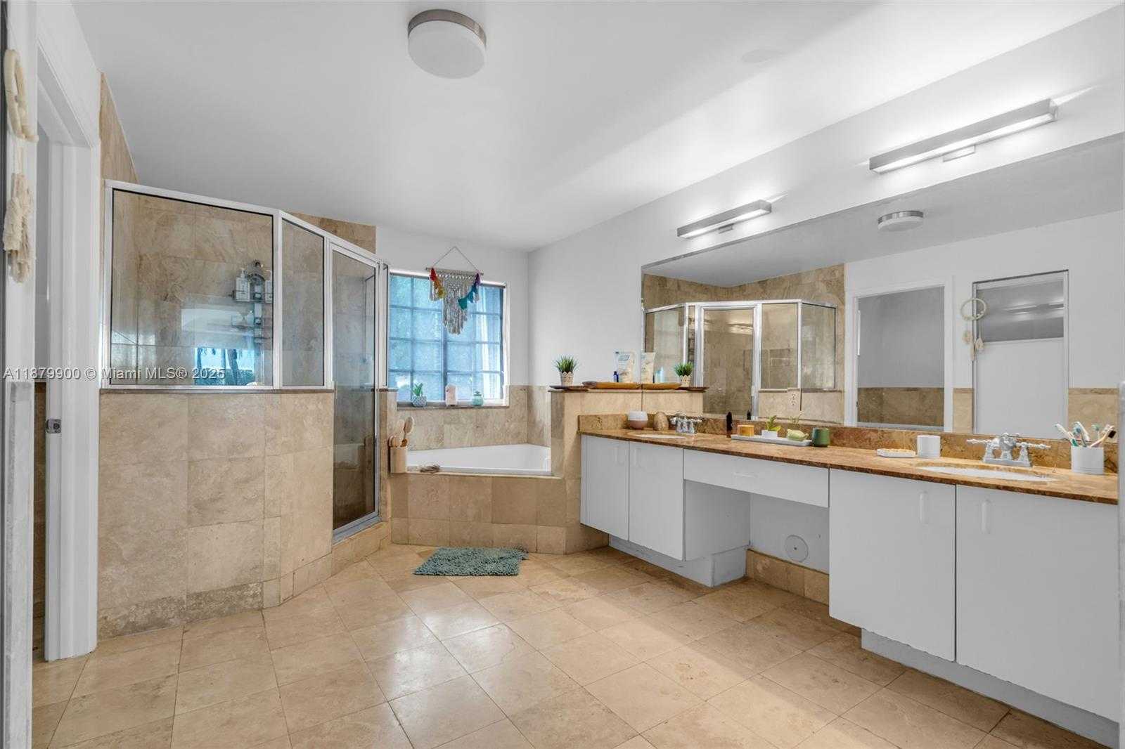 Small Image of 10940 NORTH WEST 67TH ST, Doral Number 20