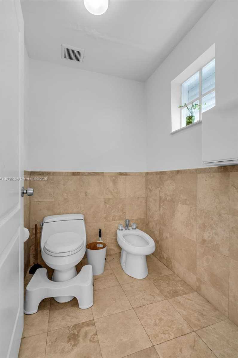Small Image of 10940 NORTH WEST 67TH ST, Doral Number 21
