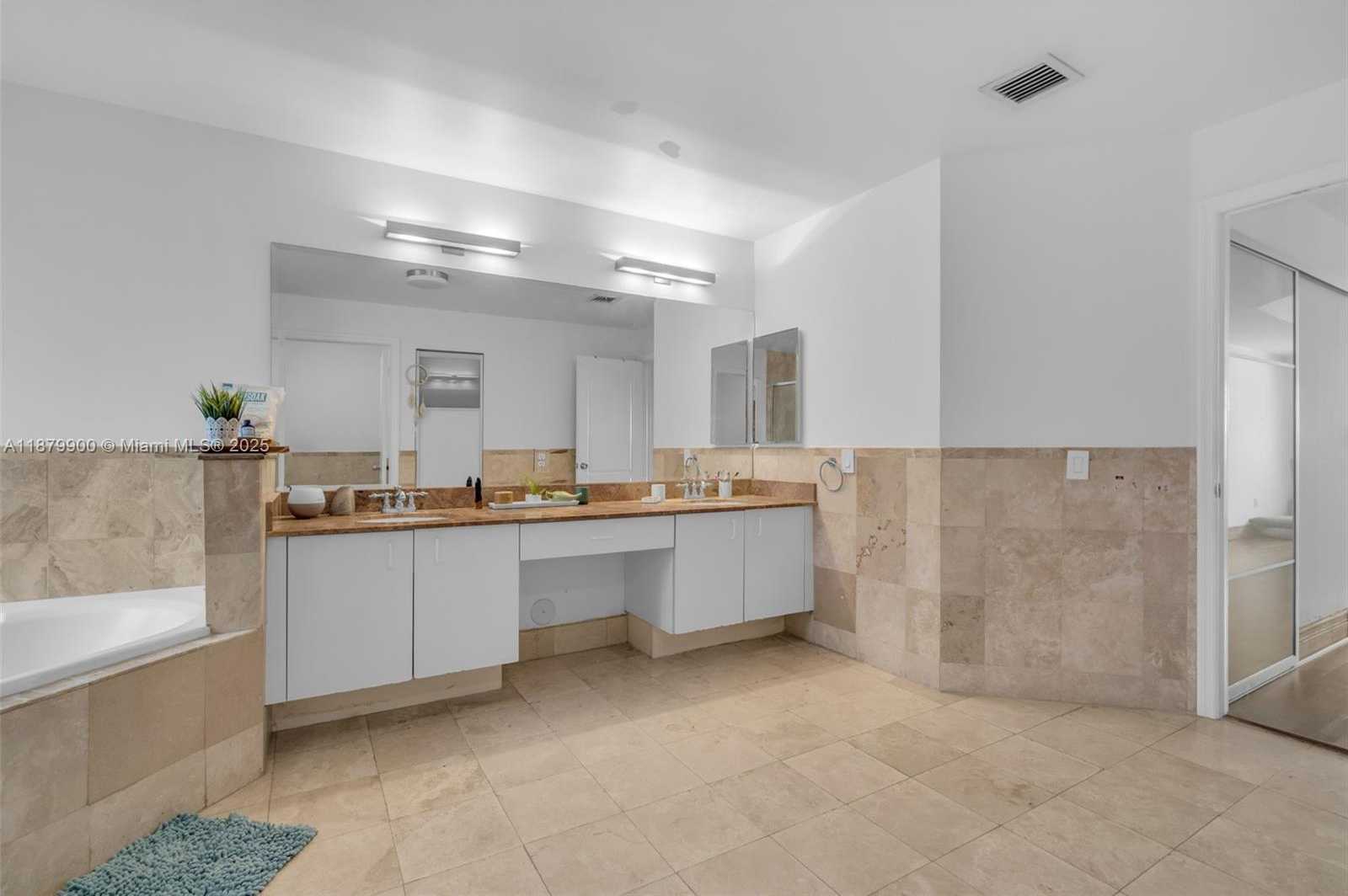 Small Image of 10940 NORTH WEST 67TH ST, Doral Number 22