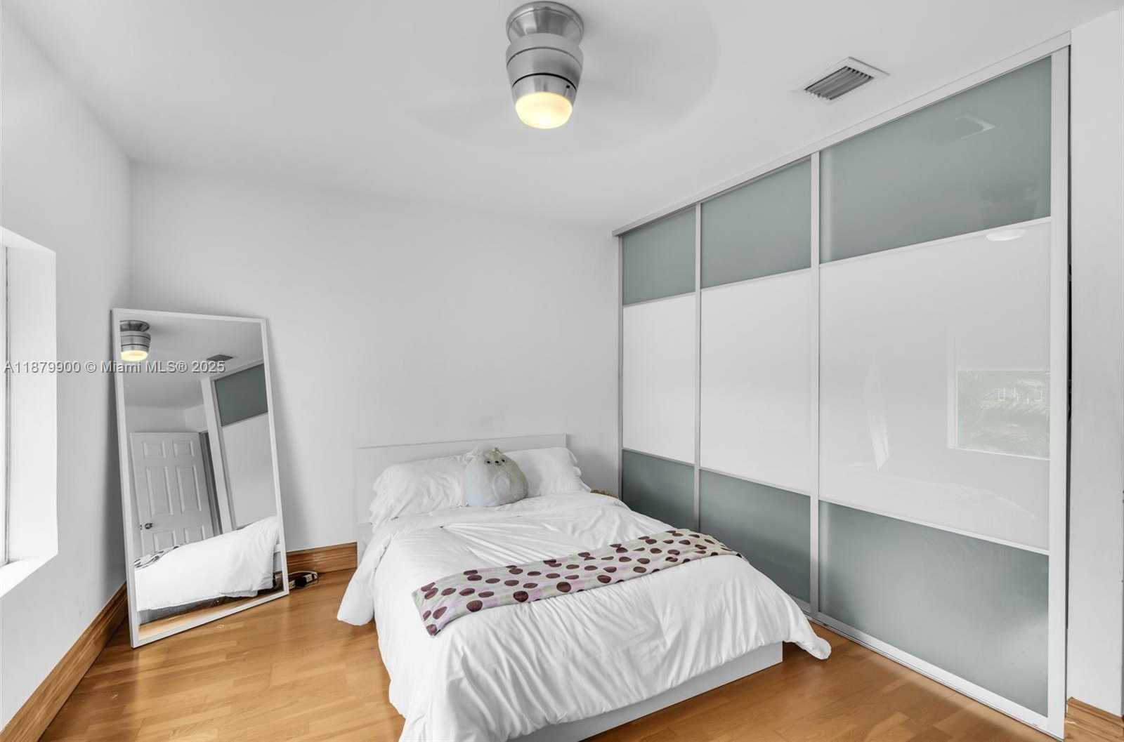 Small Image of 10940 NORTH WEST 67TH ST, Doral Number 24