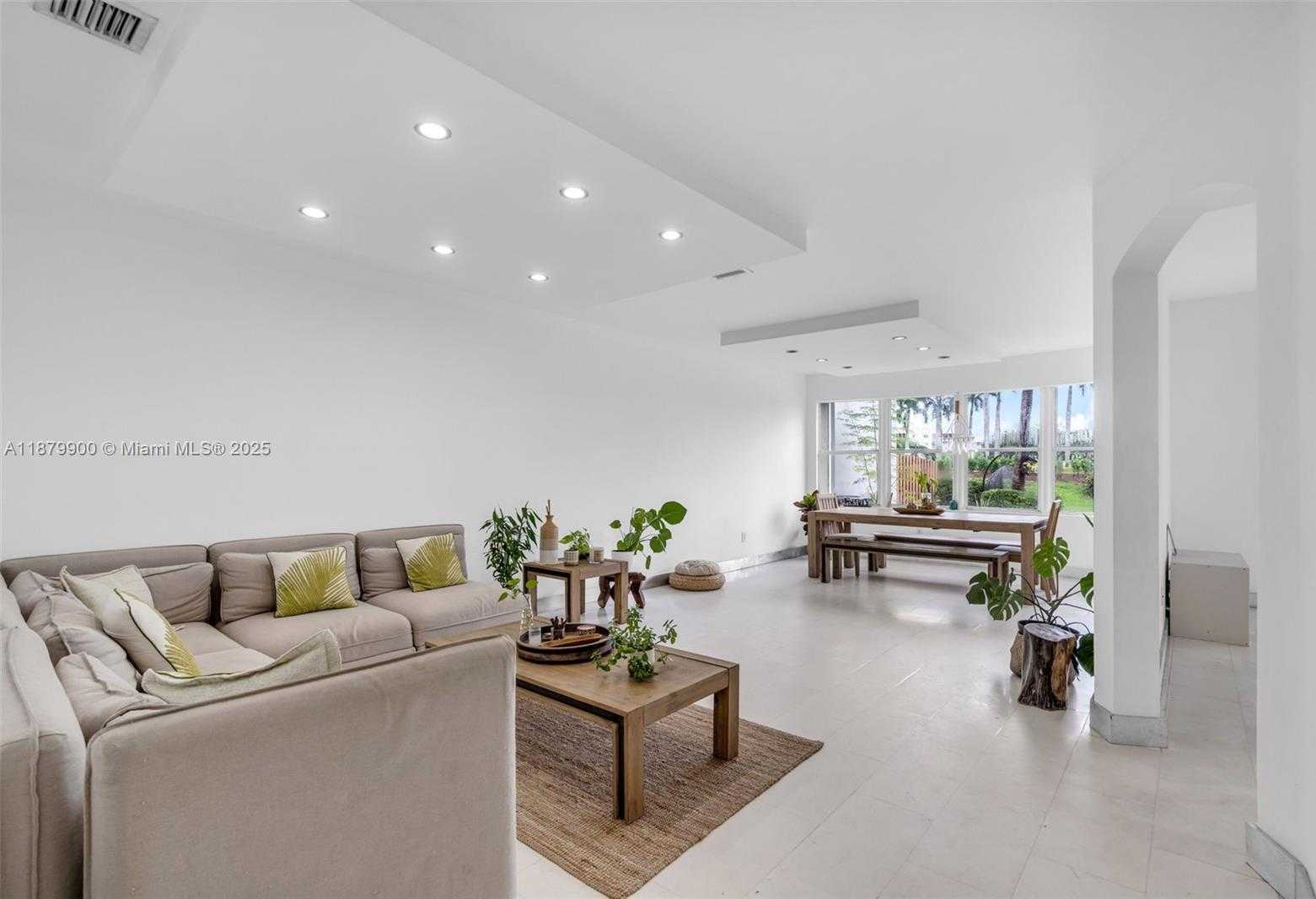 Small Image of 10940 NORTH WEST 67TH ST, Doral Number 3