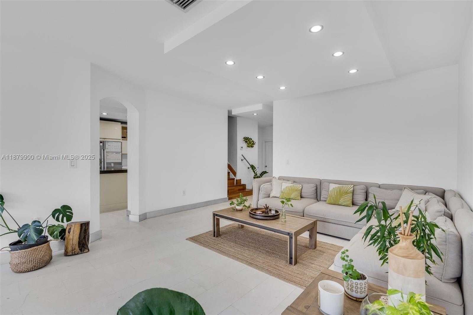 Small Image of 10940 NORTH WEST 67TH ST, Doral Number 4