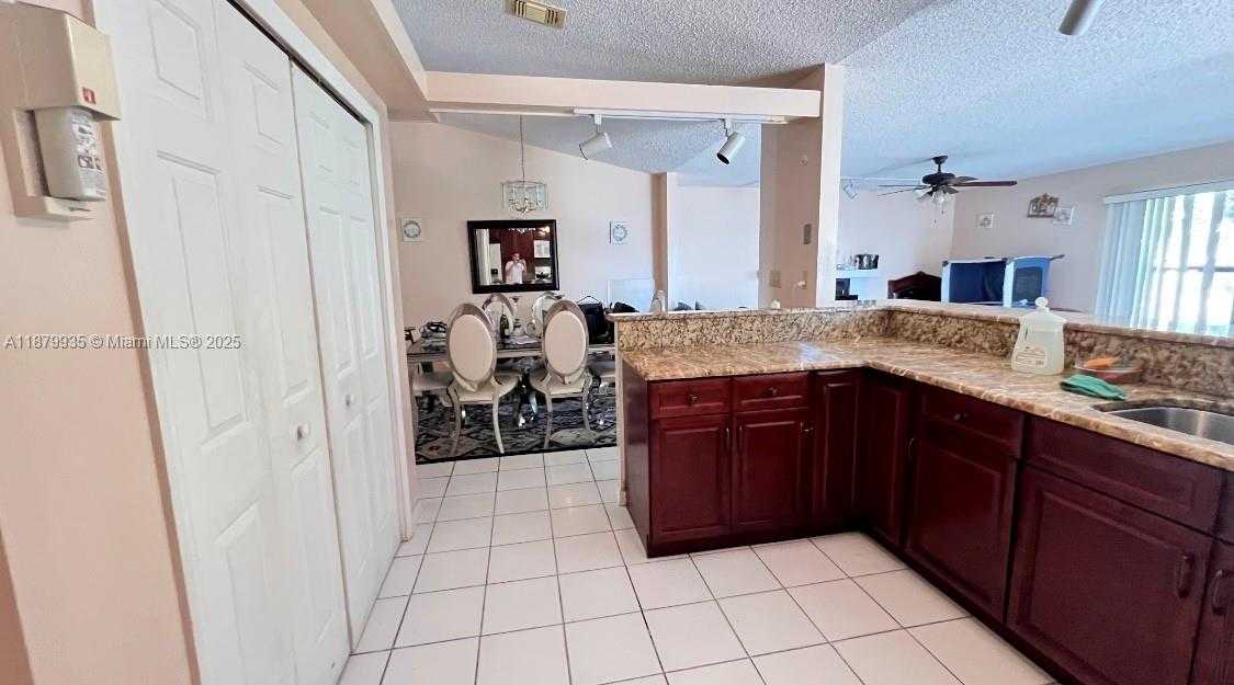 Small Image of 1925 SOUTH EAST FLORESTA DR, Port St. Lucie Number 10