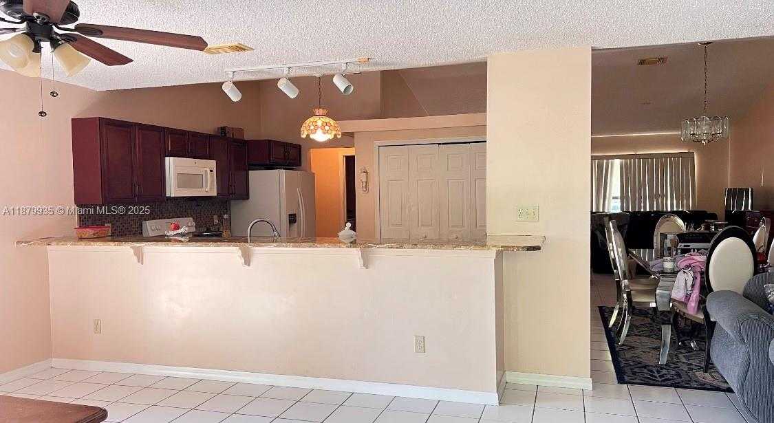 Small Image of 1925 SOUTH EAST FLORESTA DR, Port St. Lucie Number 17