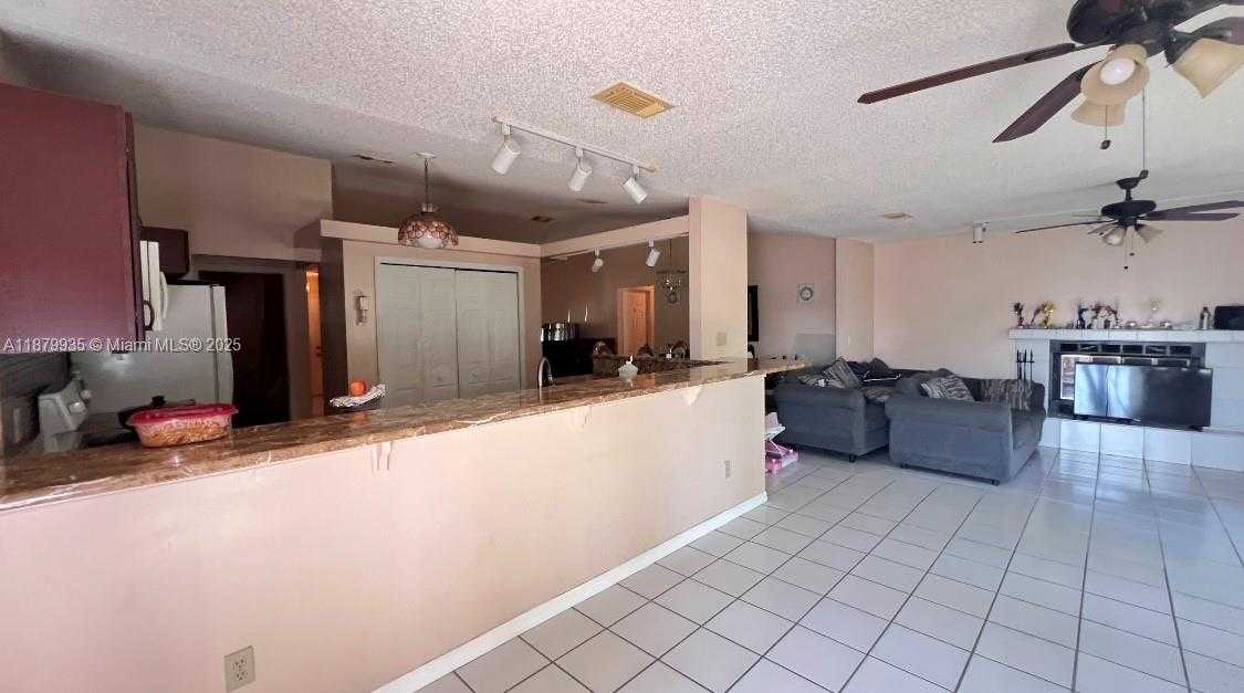 Small Image of 1925 SOUTH EAST FLORESTA DR, Port St. Lucie Number 18