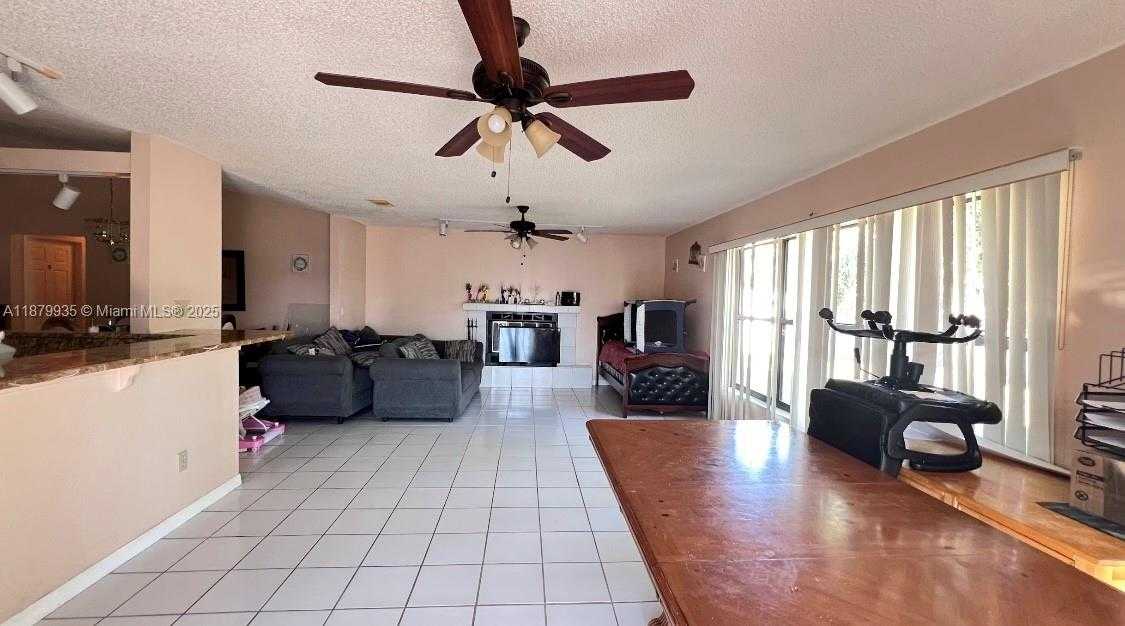 Small Image of 1925 SOUTH EAST FLORESTA DR, Port St. Lucie Number 19