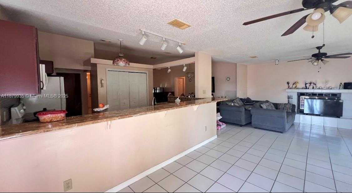 Small Image of 1925 SOUTH EAST FLORESTA DR, Port St. Lucie Number 20