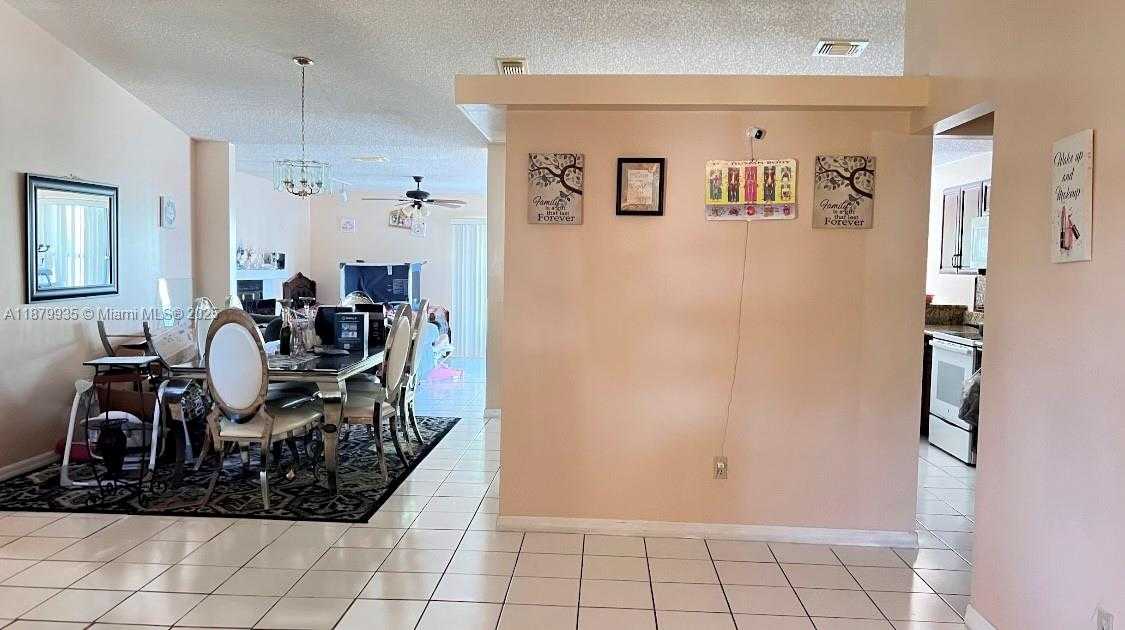 Small Image of 1925 SOUTH EAST FLORESTA DR, Port St. Lucie Number 3