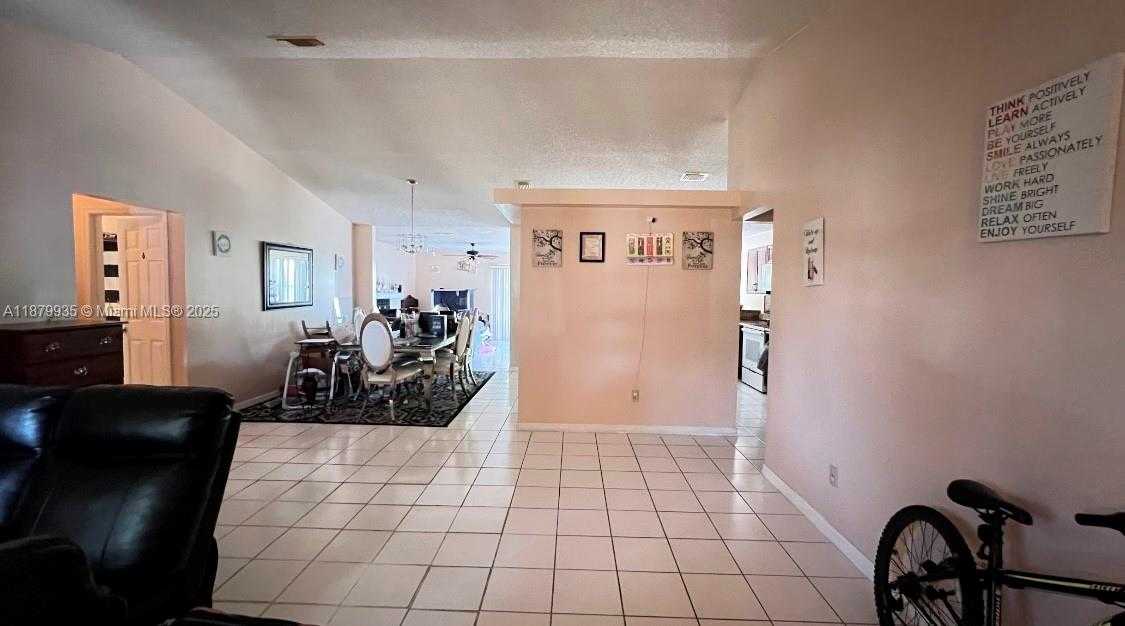 Small Image of 1925 SOUTH EAST FLORESTA DR, Port St. Lucie Number 4