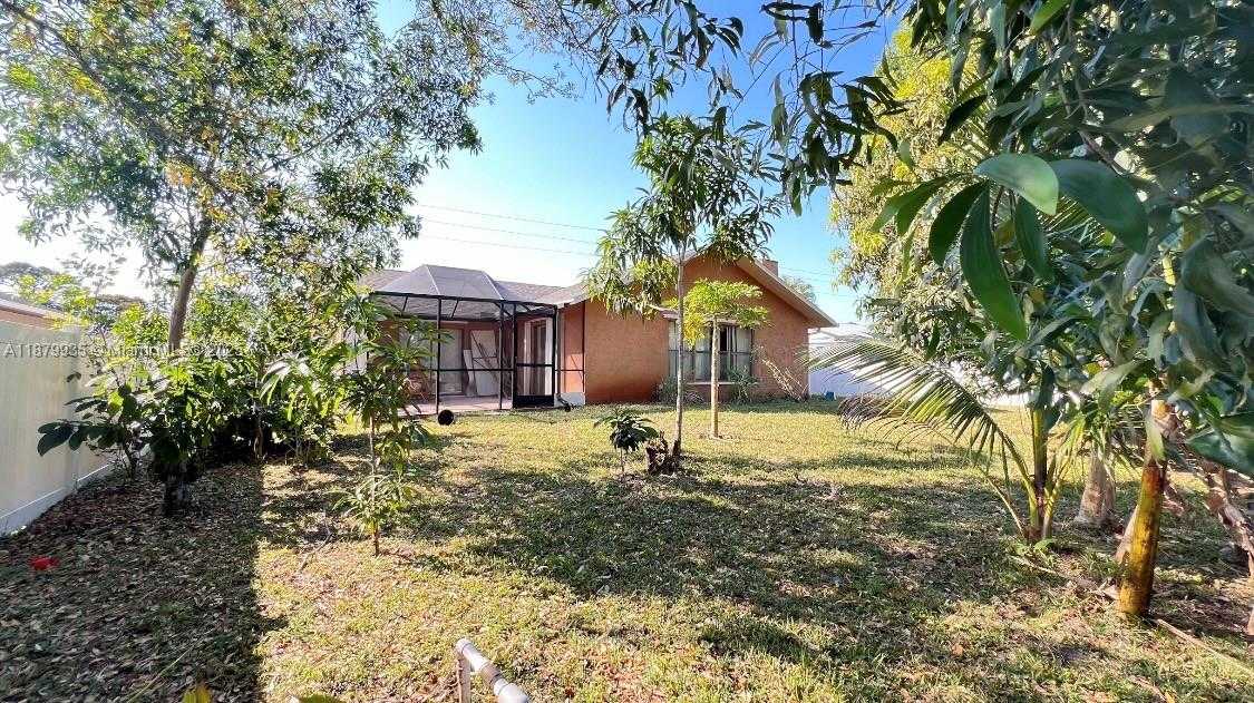 Small Image of 1925 SOUTH EAST FLORESTA DR, Port St. Lucie Number 41