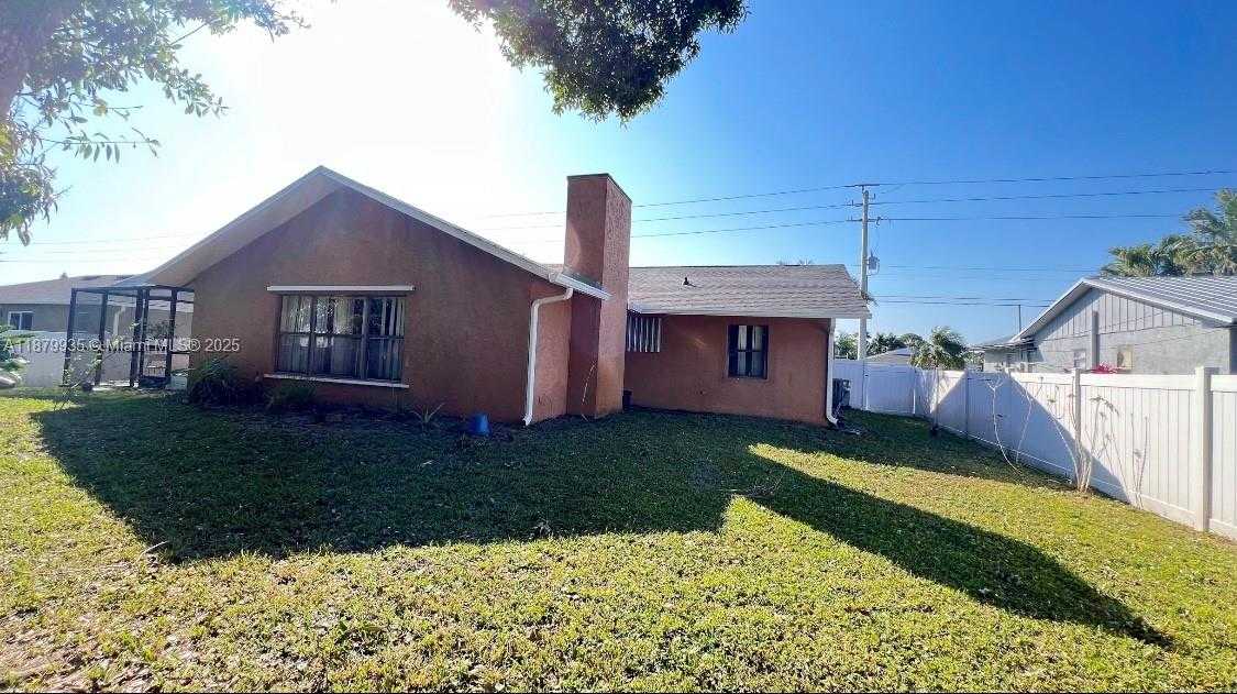 Small Image of 1925 SOUTH EAST FLORESTA DR, Port St. Lucie Number 45