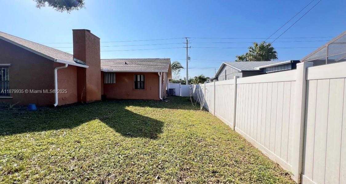 Small Image of 1925 SOUTH EAST FLORESTA DR, Port St. Lucie Number 46