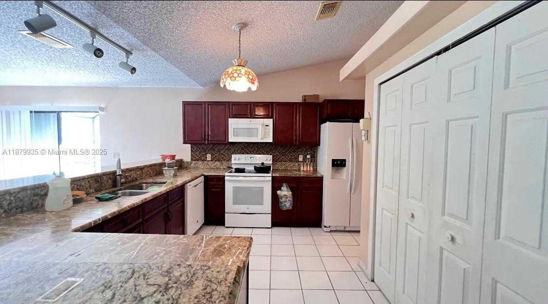 Small Image of 1925 SOUTH EAST FLORESTA DR, Port St. Lucie Number 7
