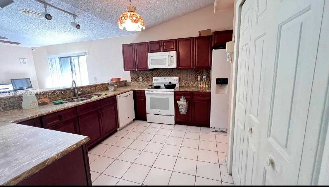 Small Image of 1925 SOUTH EAST FLORESTA DR, Port St. Lucie Number 9