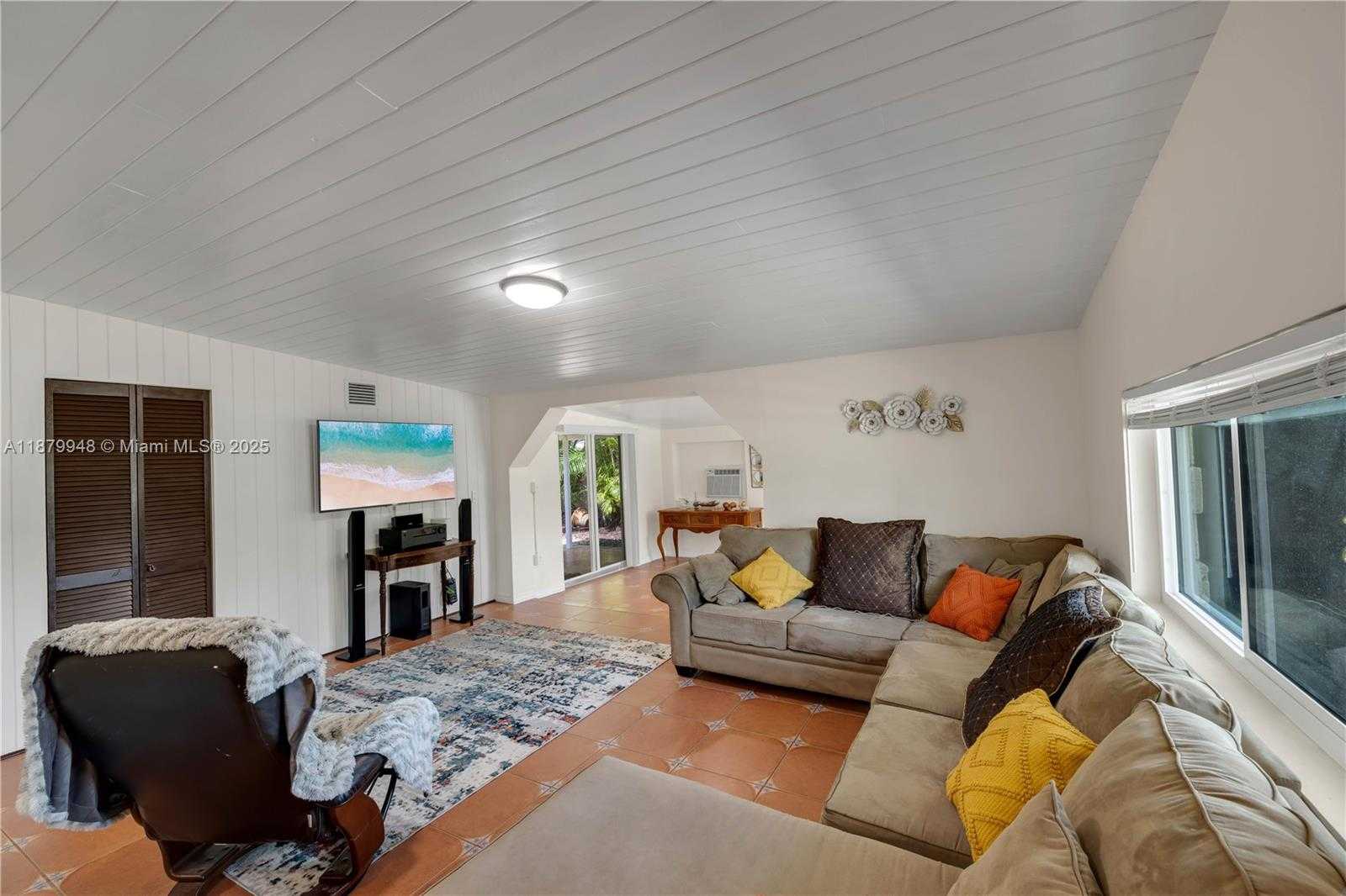 Small Image of 18700 BELMONT DR, Cutler Bay Number 2