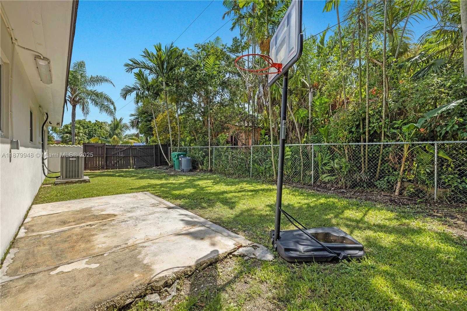 Small Image of 18700 BELMONT DR, Cutler Bay Number 24