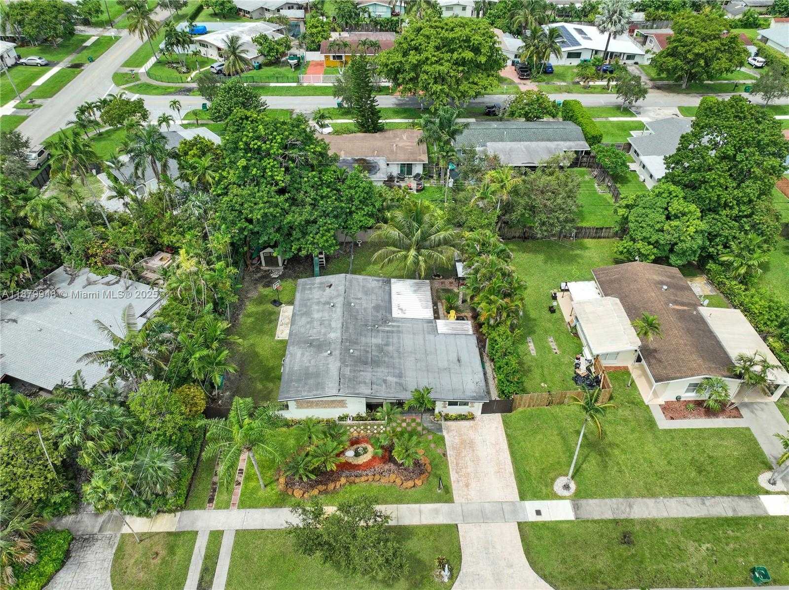 Small Image of 18700 BELMONT DR, Cutler Bay Number 27