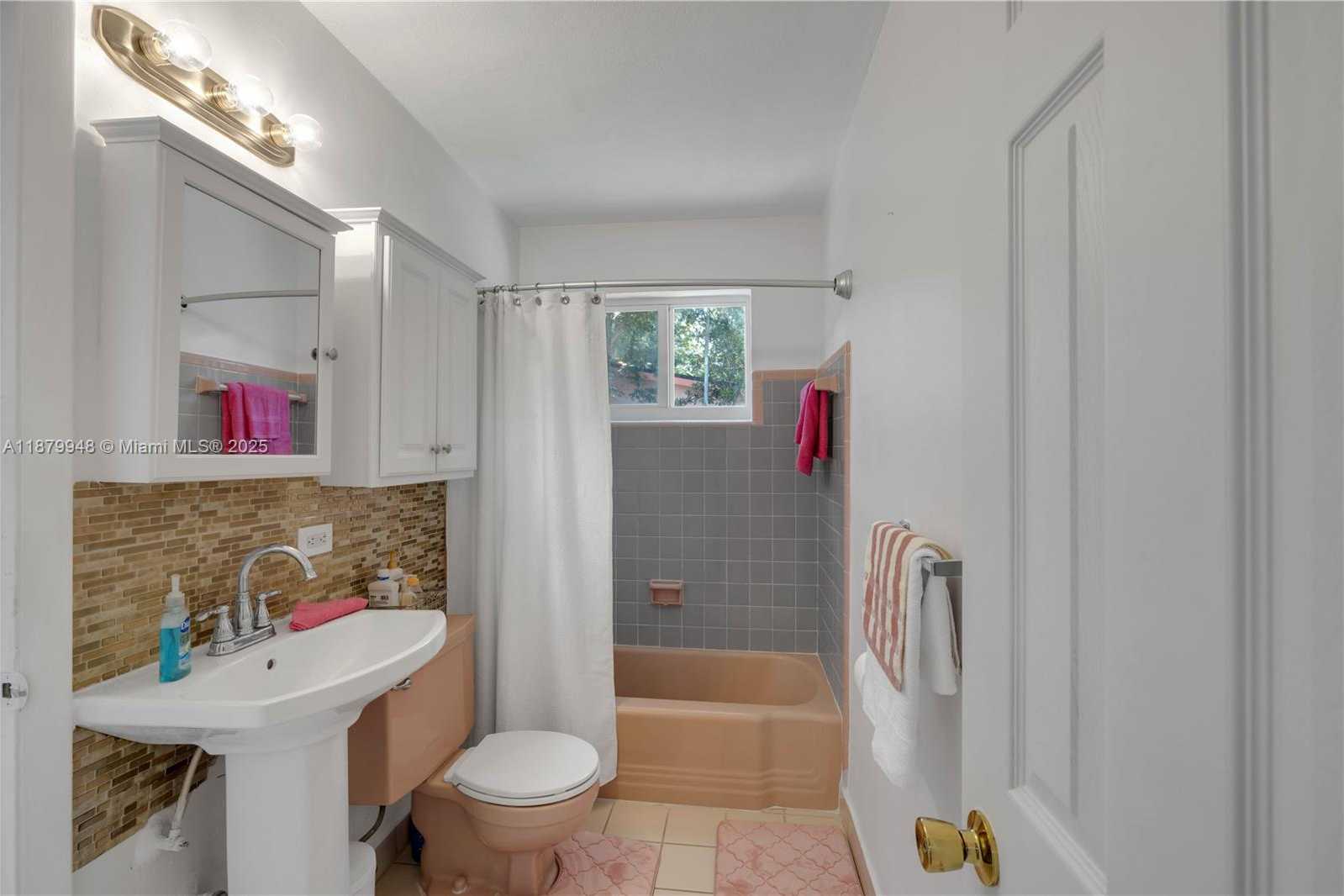 Small Image of 18700 BELMONT DR, Cutler Bay Number 5