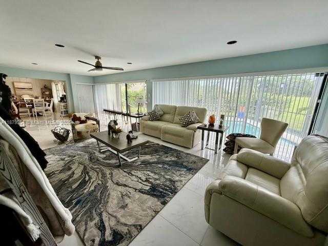 Small Image of 4713 HOLLY DR, Tamarac Number 12
