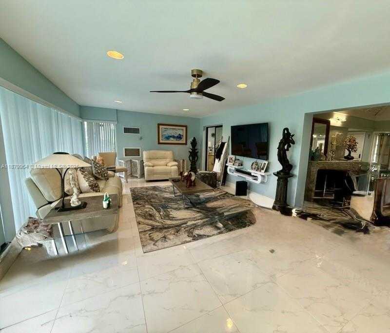 Small Image of 4713 HOLLY DR, Tamarac Number 13