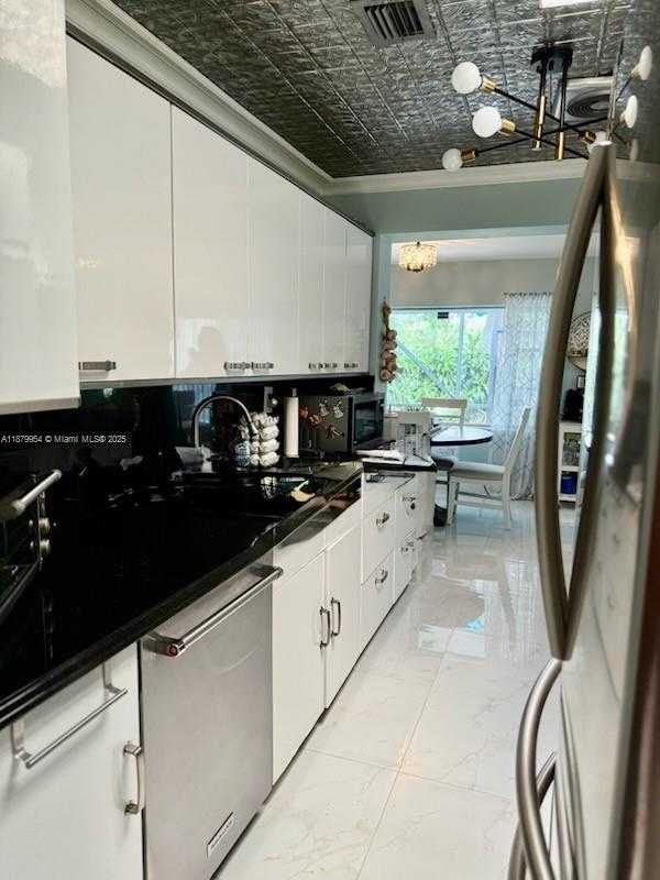 Small Image of 4713 HOLLY DR, Tamarac Number 17